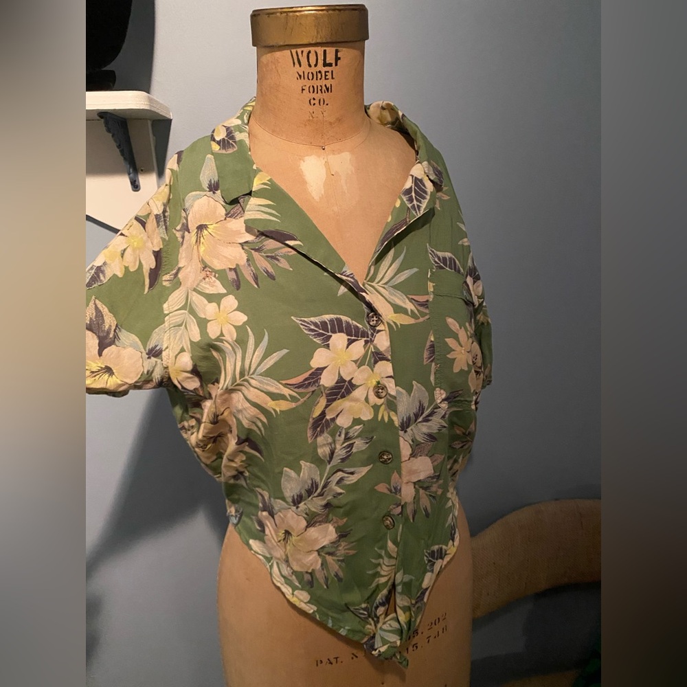 Women’s Green Hawaiian Top